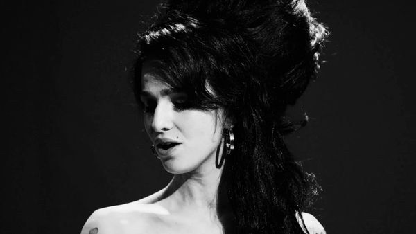 Back to Black (2024) insultante biopic sobre Amy Winehouse